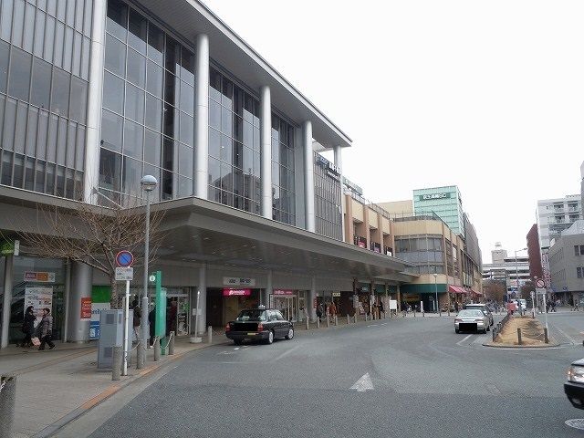 近くの高幡不動駅まで1,300m（徒歩17分）
