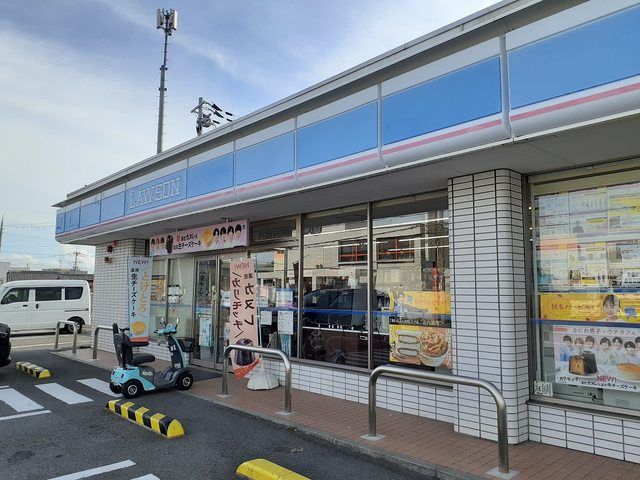 近くのローソン次郎丸店様まで650m（徒歩9分）