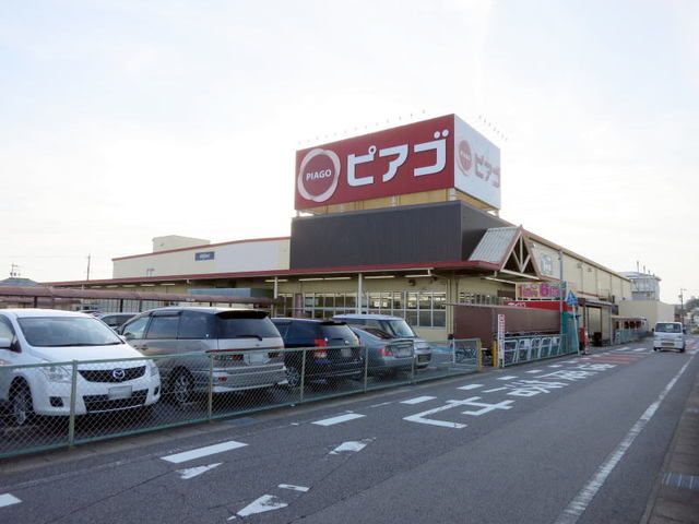 近くのスーパーまで800m（徒歩10分）
