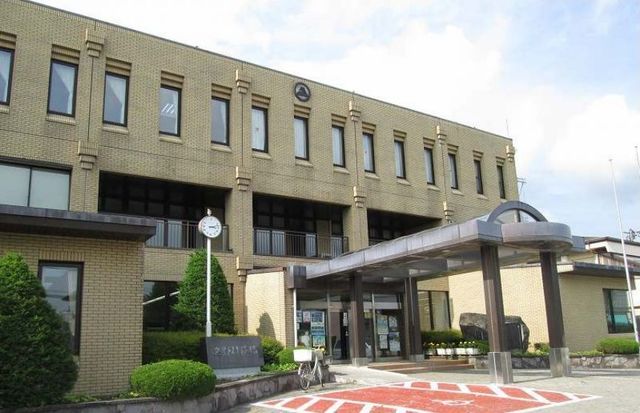 近くの忍野村役場まで700m（徒歩9分）