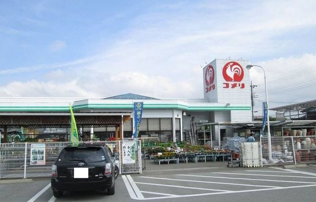 近くのコメリ忍野店まで280m（徒歩4分）