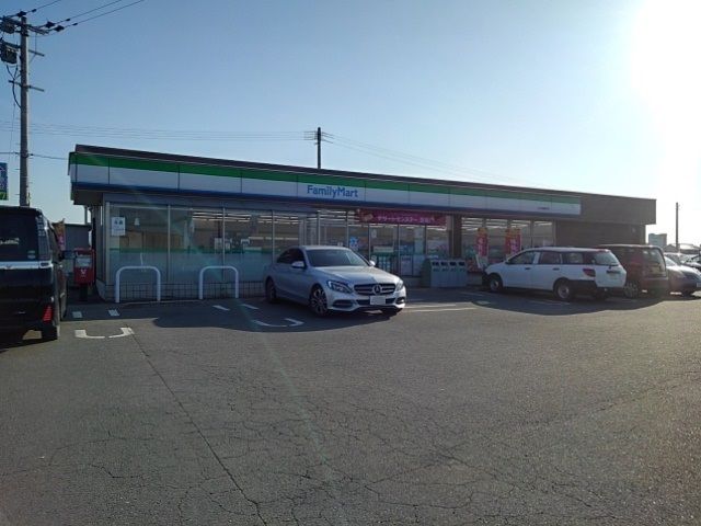 近くのファミリーマート大刀洗彼坪店まで810m（徒歩11分）