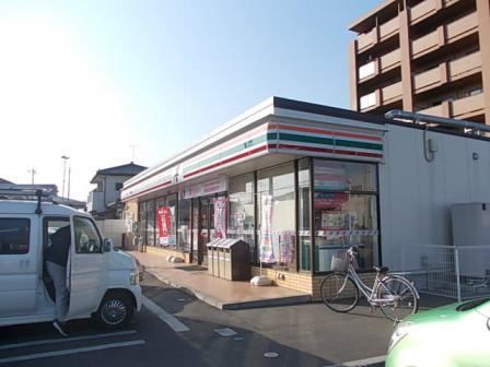 近くのセブンイレブンまで550m(徒歩7分)