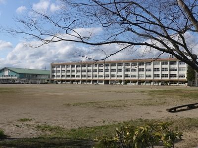 近くの仙台市立将監中央小学校まで850m(徒歩11分)