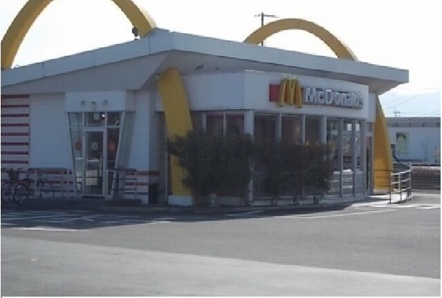 近くのマクドナルド十川店さんまで750m（徒歩10分）
