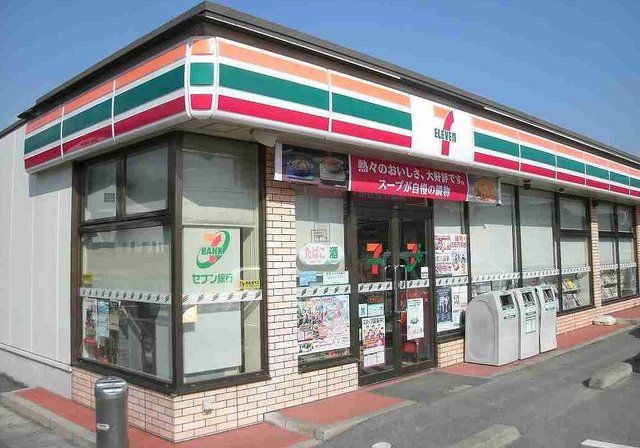 近くのセブンイレブンまで300m(徒歩4分)