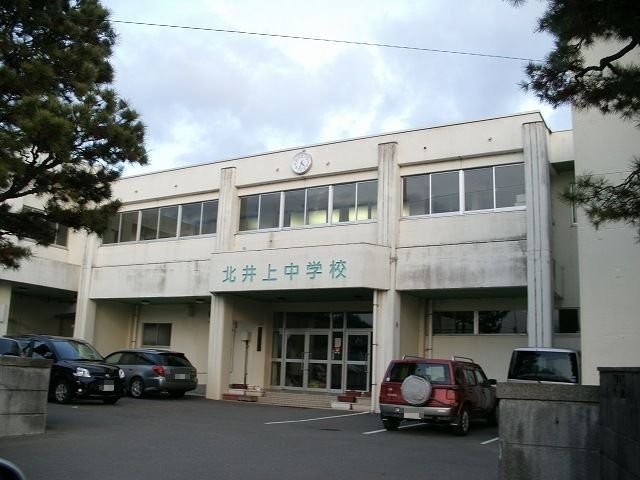 近くの中学校まで550m（徒歩7分）