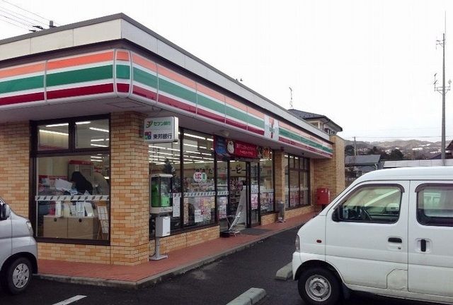 近くのセブンイレブン飯坂八景店まで400m（徒歩5分）