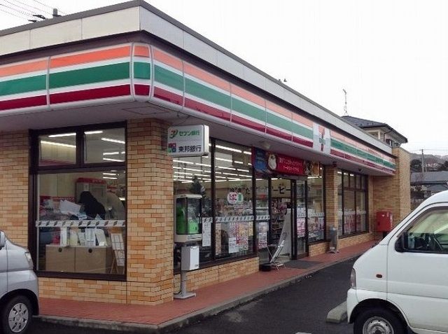 近くのコンビニまで400m（徒歩5分）