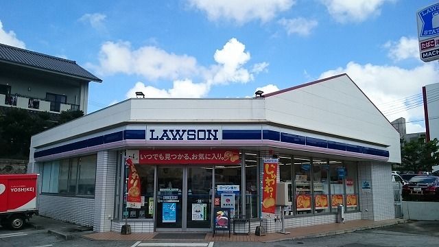 近くのローソン那覇西高校前店まで500m（徒歩7分）
