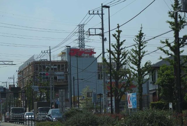 近くのJマートまで1,200m(徒歩15分)