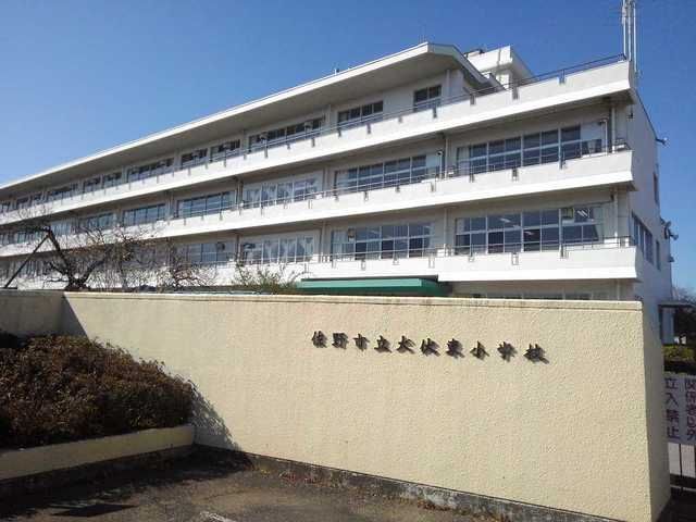 近くの犬伏小学校まで850m（徒歩11分）