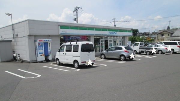 近くのファミリーマートまで600m(徒歩8分)
