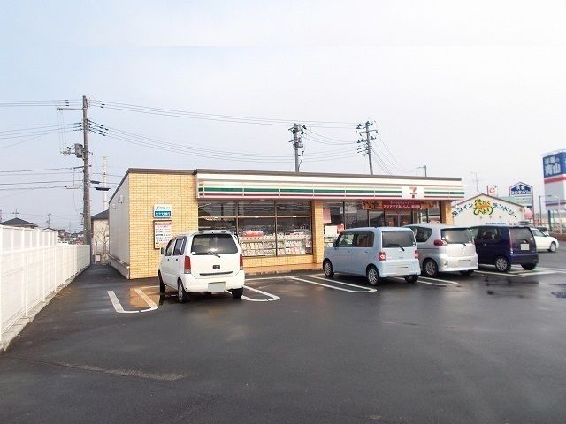 近くのコンビニまで220m（徒歩3分）