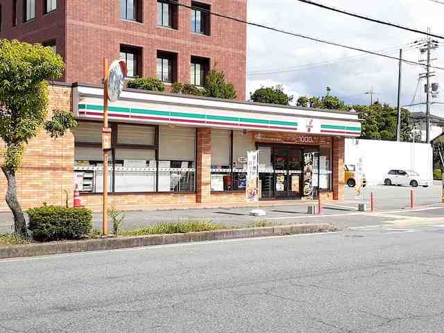近くのセブンイレブン三木青山3丁目店まで733m（徒歩10分）