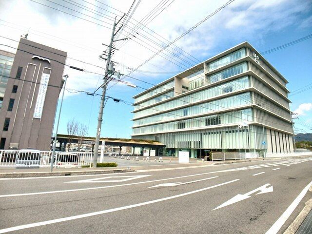 近くの紀の川市役所様まで1,200m（徒歩15分）