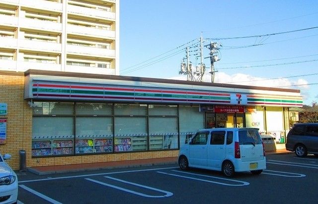 近くのセブンイレブンまで700m(徒歩9分)