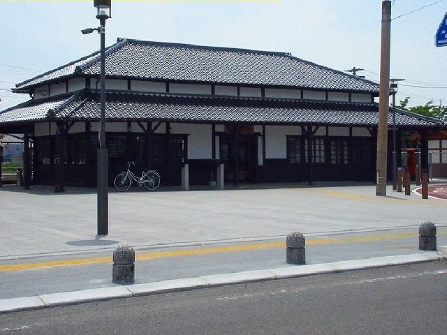 近くの小城駅まで1,090m（徒歩14分）