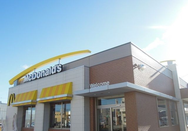 近くのマクドナルド４５４八戸西店まで800m（徒歩10分）