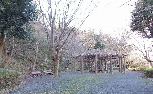近くの本城山公園まで900m（徒歩12分）