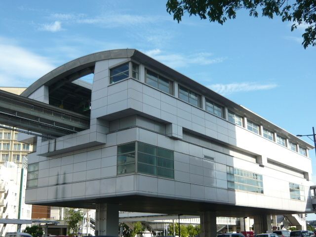 近くの沖縄都市モノレール旭橋駅まで520m（徒歩7分）