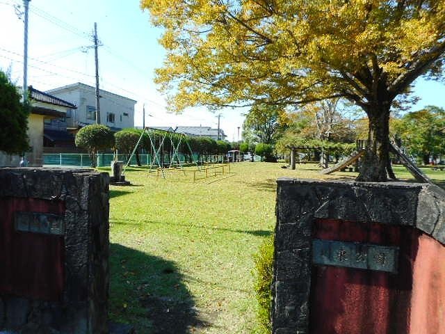 近くの川東公園まで600m（徒歩8分）
