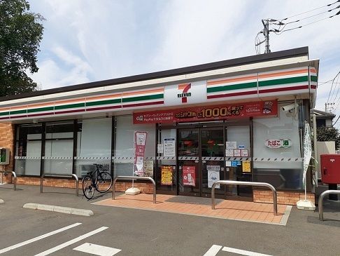 近くのセブンイレブン所沢若狭４丁目店まで500m（徒歩7分）
