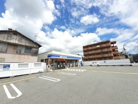近くのローソン 須崎大間本町店まで68m（徒歩1分）