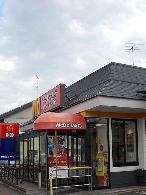 近くのマクドナルドあきる野小川店まで280m（徒歩4分）