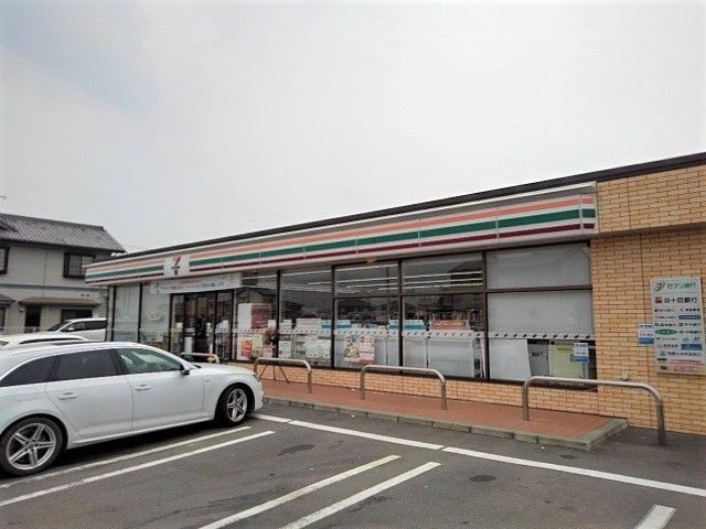 近くのセブンイレブン観音寺三本松町店まで200m（徒歩3分）