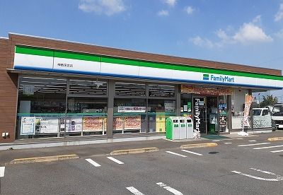 近くのコンビニまで250m（徒歩4分）