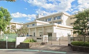 近くの上矢部小学校まで908m（徒歩12分）