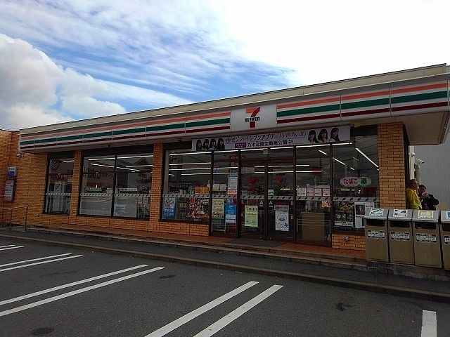 近くのコンビニまで650m（徒歩9分）