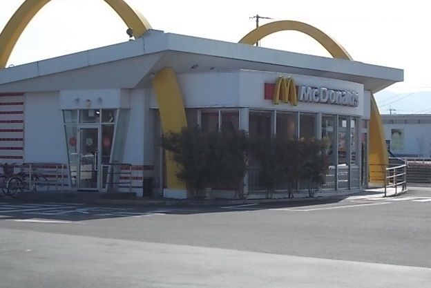 近くのマクドナルドさんまで1,100m（徒歩14分）