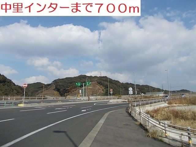 近くの施設まで700m（徒歩9分）