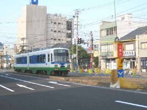 近くの足羽山公園口駅まで1,200m（徒歩15分）