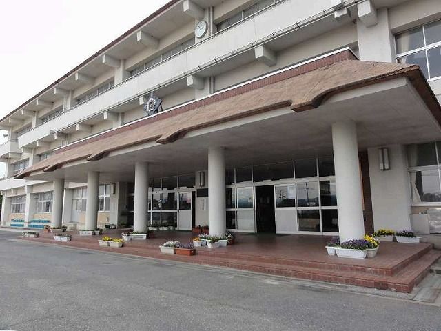 近くの鳥取市立宮ノ下小学校まで750m（徒歩10分）