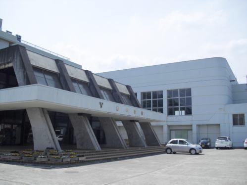 近くの社中学校まで550m(徒歩7分)