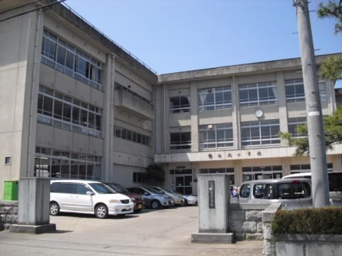 近くの社北小学校まで600m(徒歩8分)
