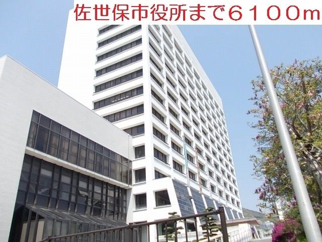 近くの市役所まで6,100m(徒歩77分)