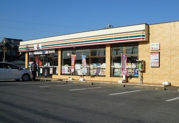 近くのセブンイレブン東金北之幸谷店まで300m（徒歩4分）