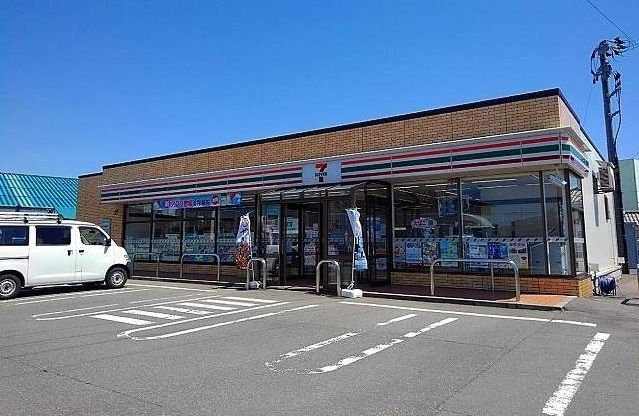 近くのセブンイレブン四ツ小屋店まで750m（徒歩10分）