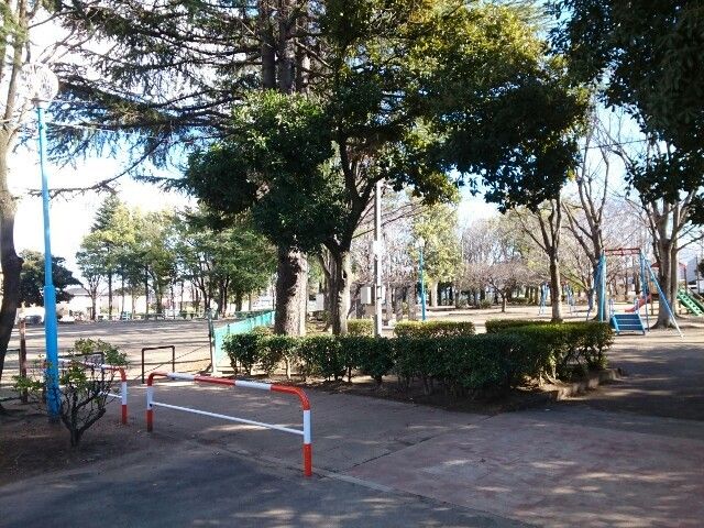 近くの公園まで800m（徒歩10分）