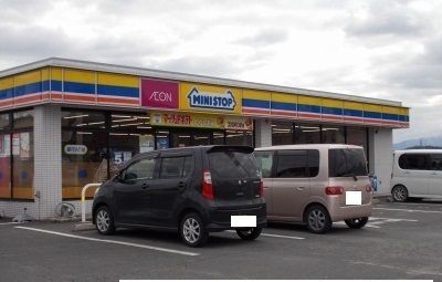 近くのミニストップさんまで650m（徒歩9分）