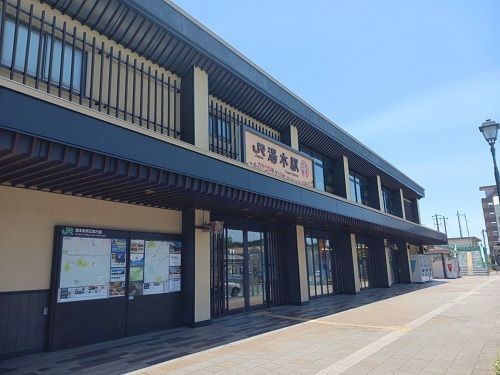 近くの湯本駅まで3,400m（徒歩43分）