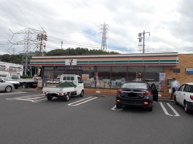 近くのコンビニまで500m（徒歩7分）