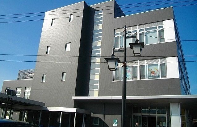 近くの西部市民サービスセンターまで300m（徒歩4分）