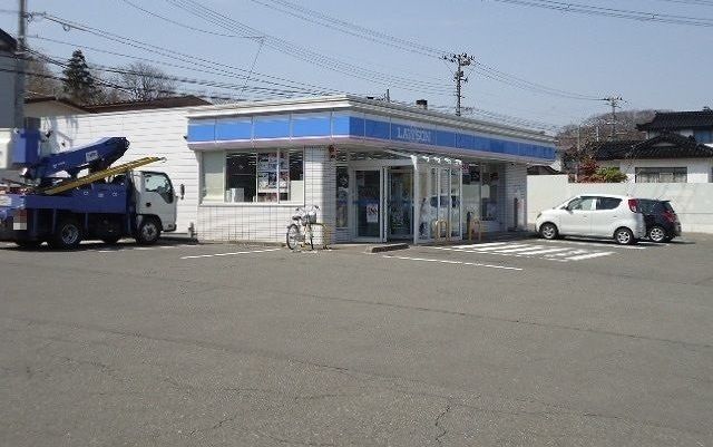近くのローソン　新屋比内町店まで350m（徒歩5分）