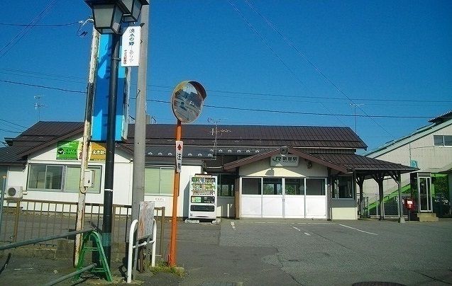 近くのJR新屋駅まで400m(徒歩5分)