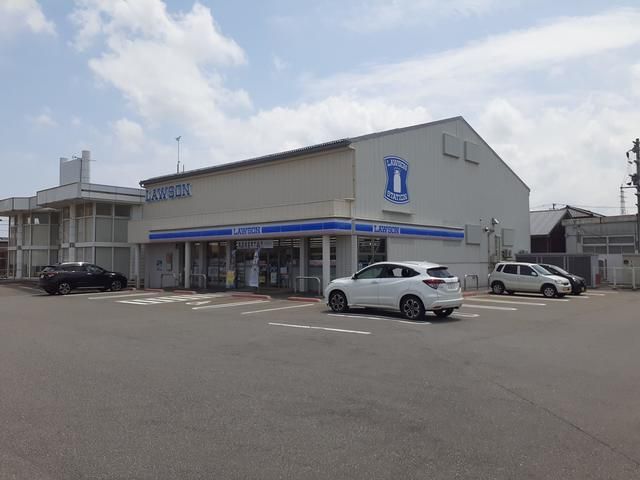 近くのローソンまで935m（徒歩12分）